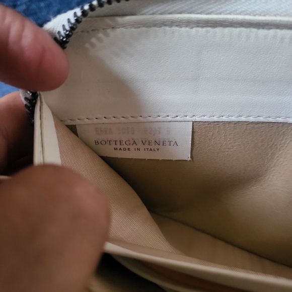 Bottega Veneta Intrecciato Zippy Zip Wallet Cream Ecru Leather,,Authentic!! - Picture 10 of 14